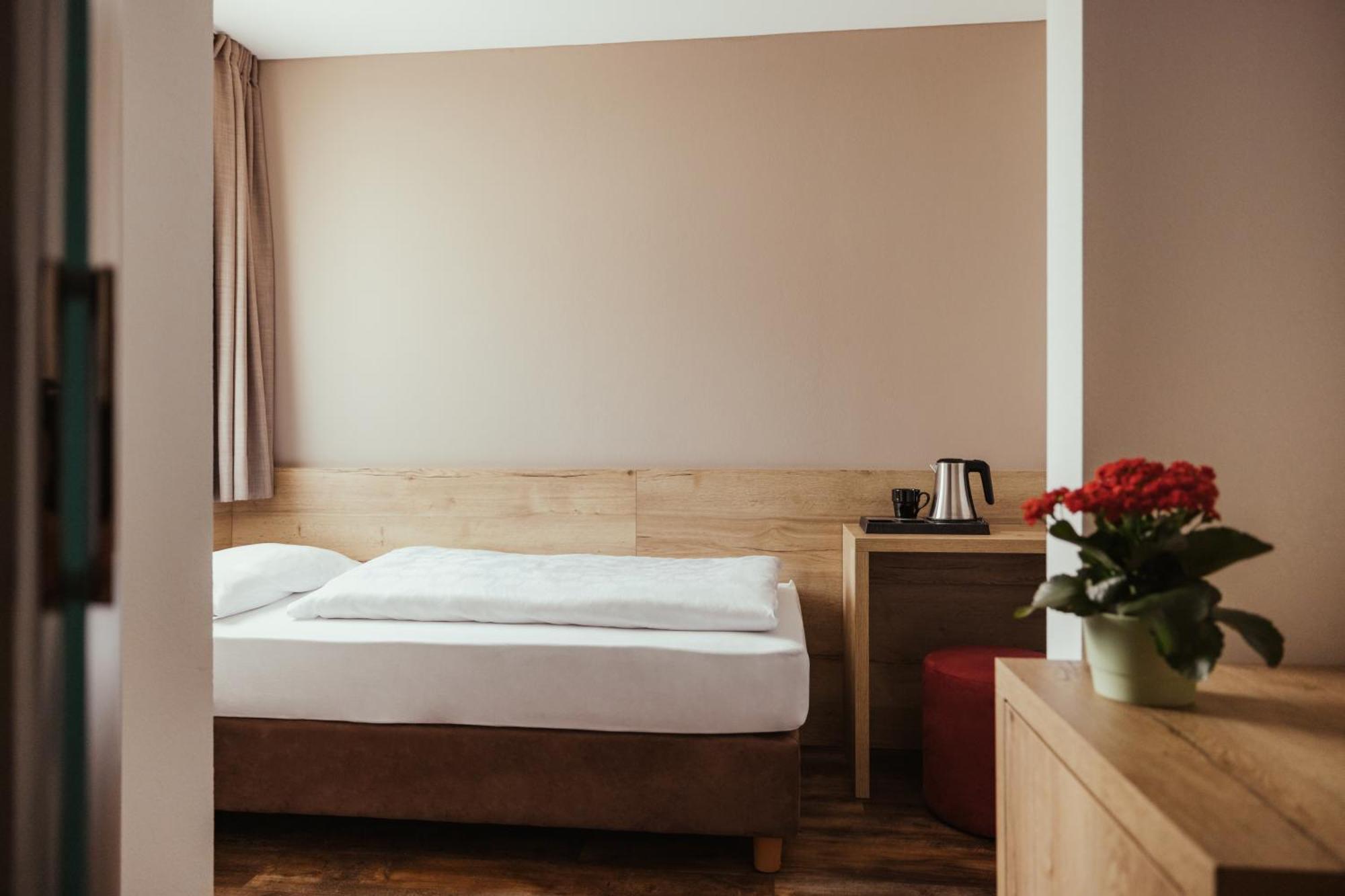 Hotel Leonard Nova Ponente Dış mekan fotoğraf