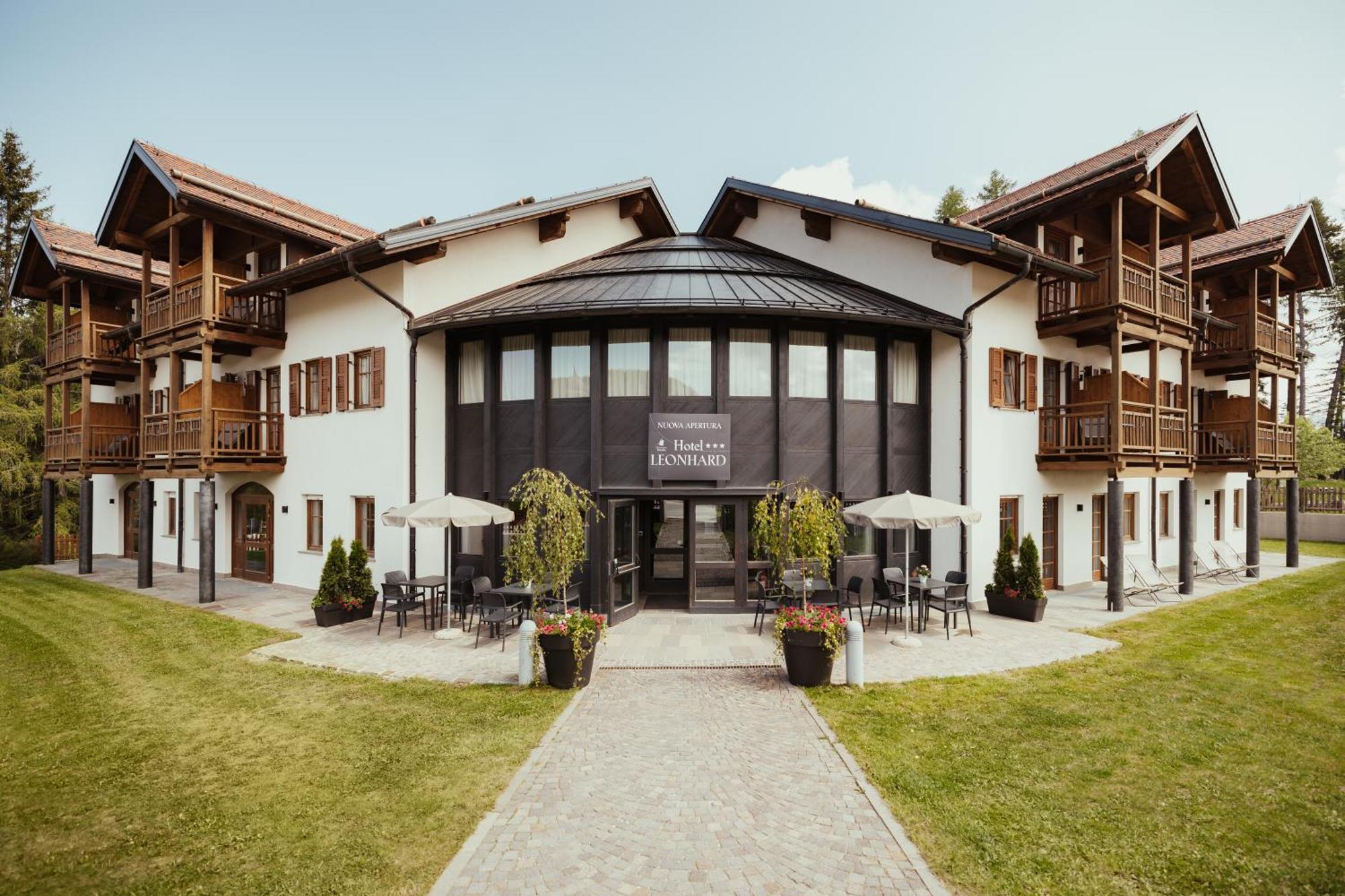 Hotel Leonard Nova Ponente Dış mekan fotoğraf