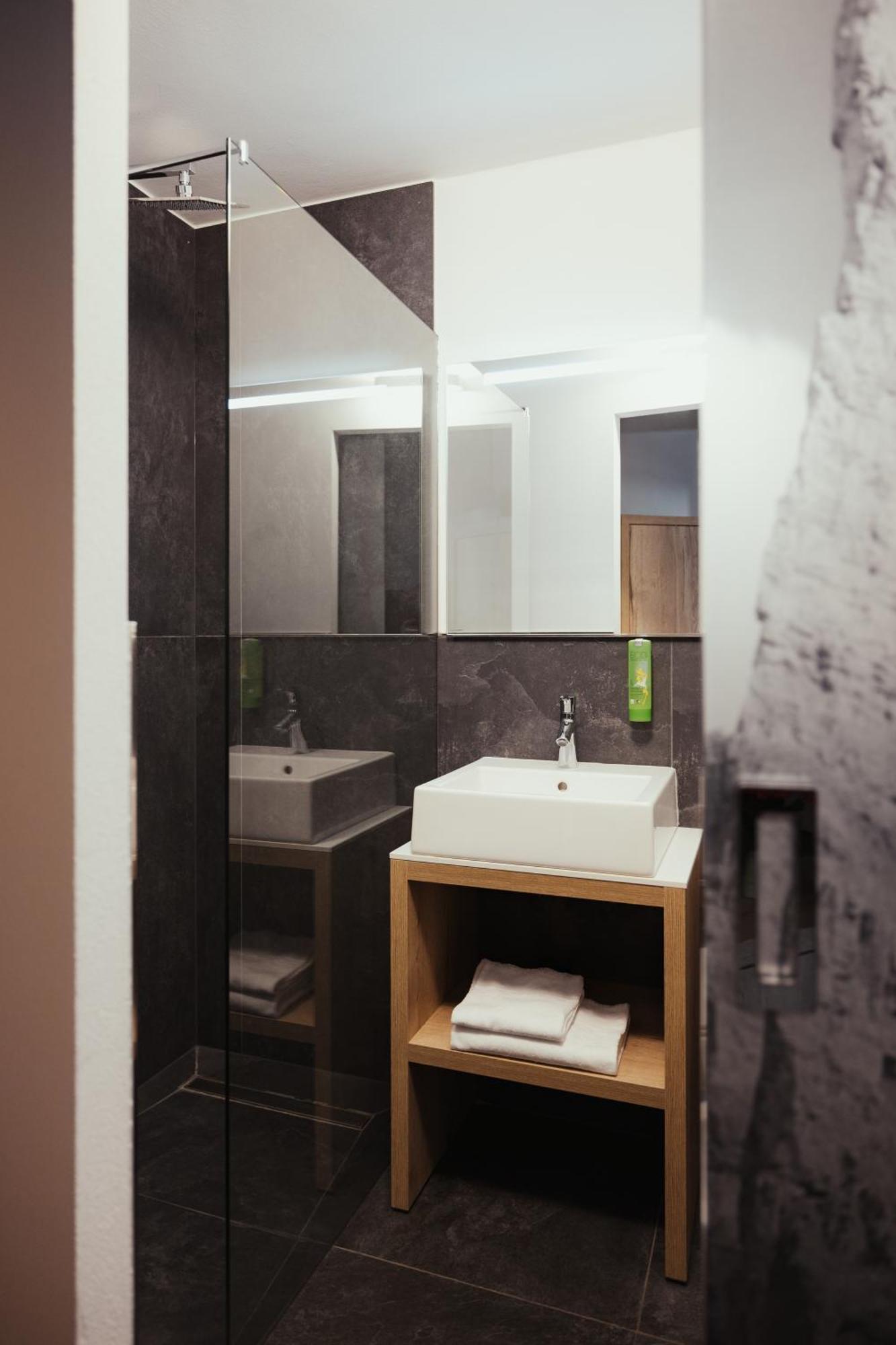 Hotel Leonard Nova Ponente Dış mekan fotoğraf