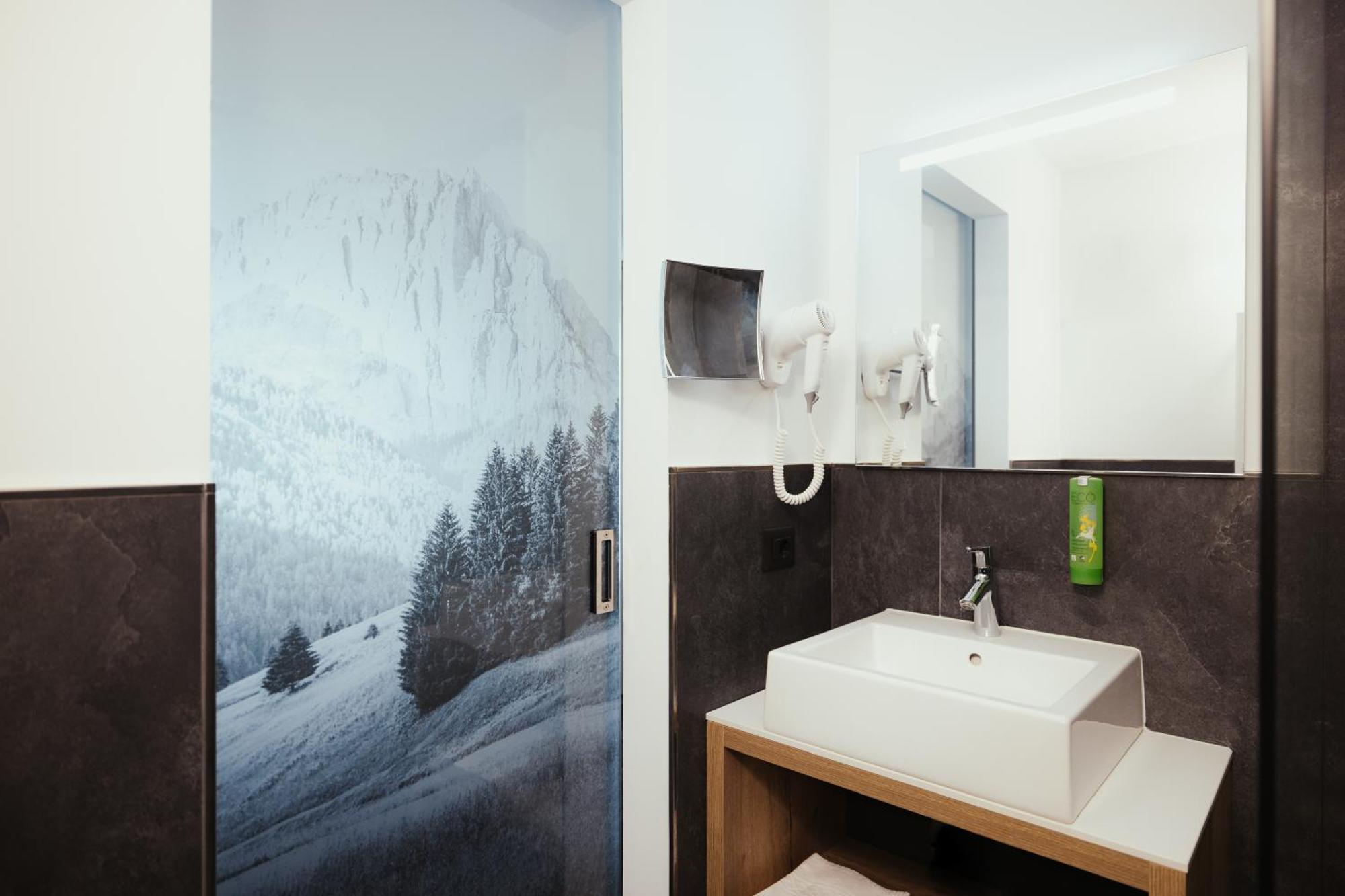 Hotel Leonard Nova Ponente Dış mekan fotoğraf