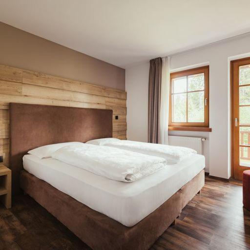 Hotel Leonard Nova Ponente Dış mekan fotoğraf